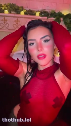 Andrea Botez nude bathing video is hot viral!!!
