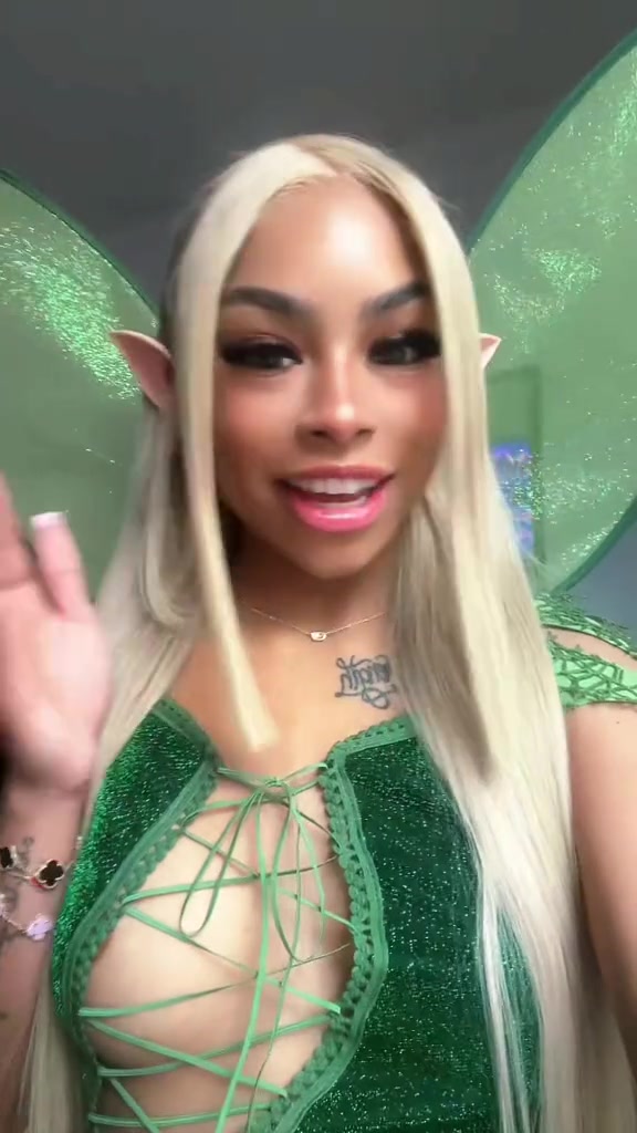 Nadia Jocelyn Nude Showing Off Her Big Breasts!!!