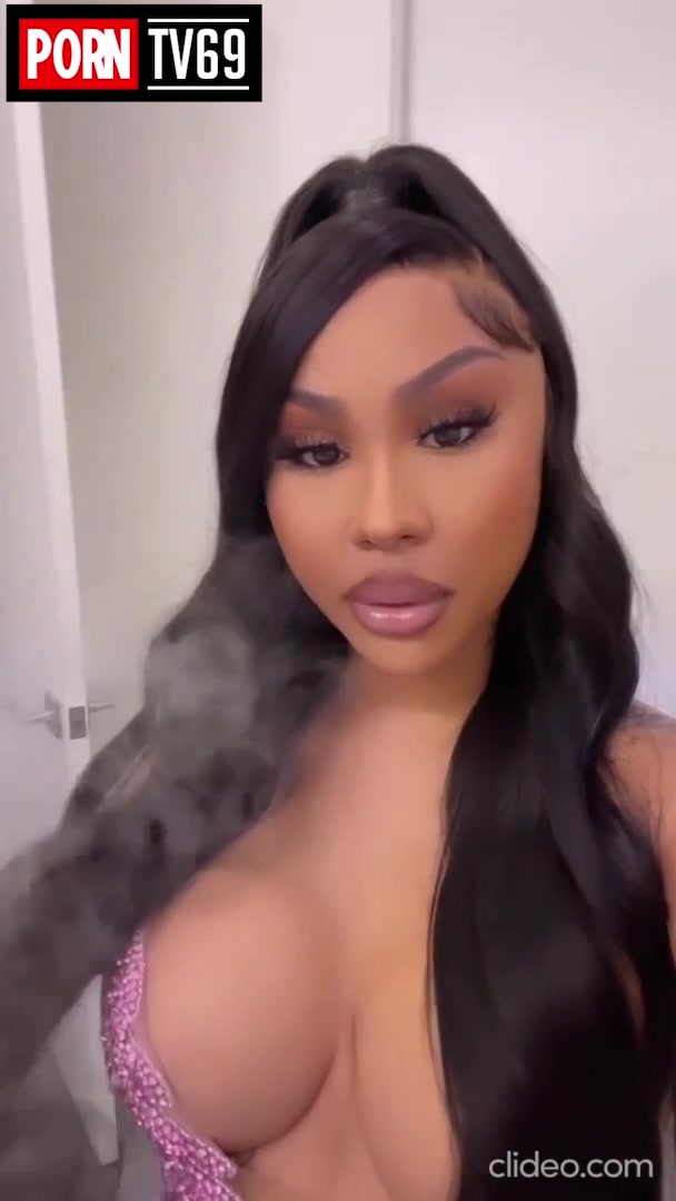 Ari Fletcher nude showing off her big boobs!!!