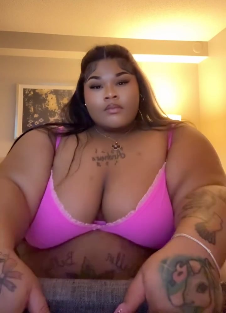 Rapper Dank Demoss viral video shows off her big breasts!!!
