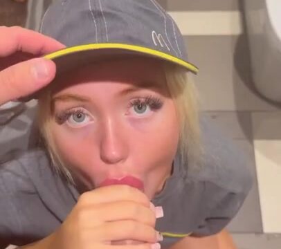 Belle Olivia – McDonald’s Employee Have Sex In The Toilet