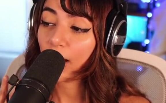 Denims Onlyfans Showing Off Her Huge Breasts On Live Stream