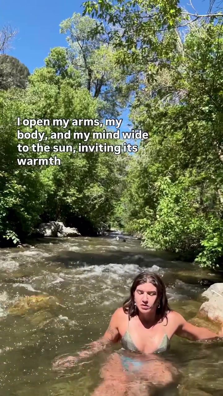 Rae.on.the.road Nude Shows Off Her Sexy Body Outdoors