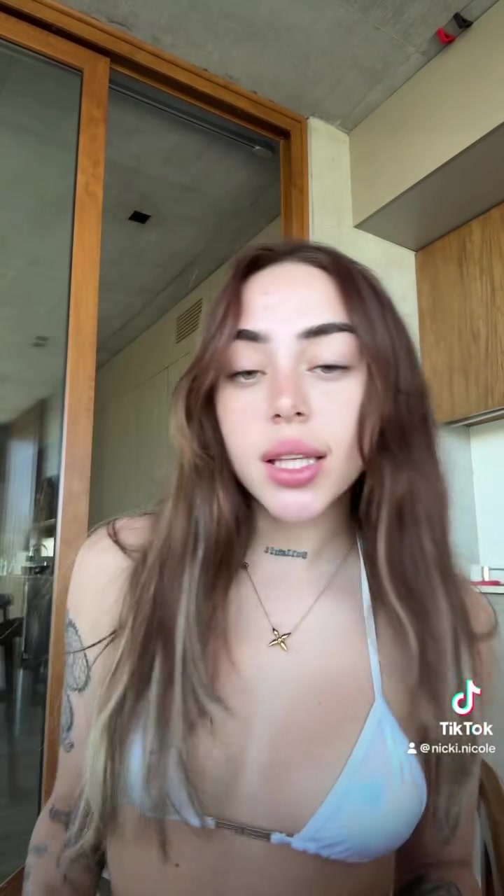 Nicki Nicole – The Beautiful Angel Shows Off Her Big Breasts