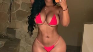 Ayisha Diaz Nude Shows Off Her Sexy Body